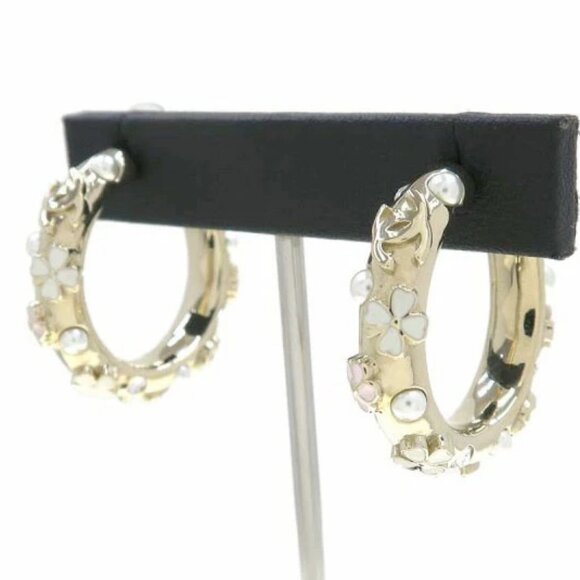 CHANEL CC Rhinestone Pearl Clover Camellia Hoop Earrings Gold Tone B22S Auth D-r - Picture 1 of 9